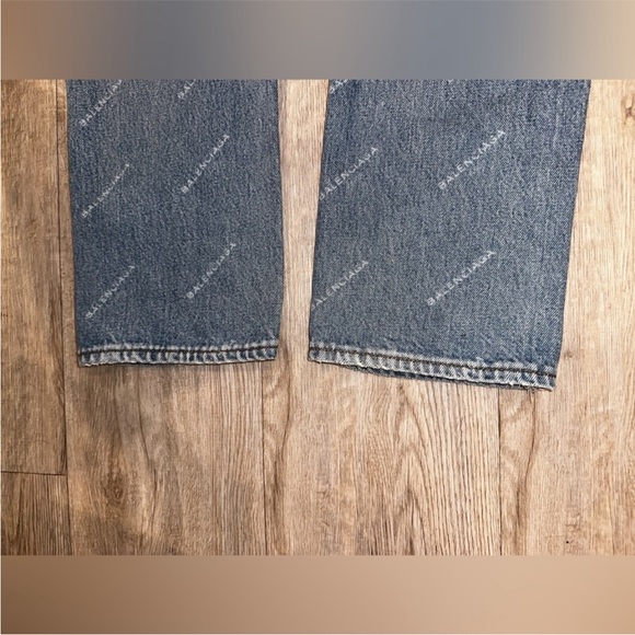 Balenciaga Logo Standard Bootcut Box Dad
Straight Leg Jeans Size 24 (US 4) - Picture 7 of 8
